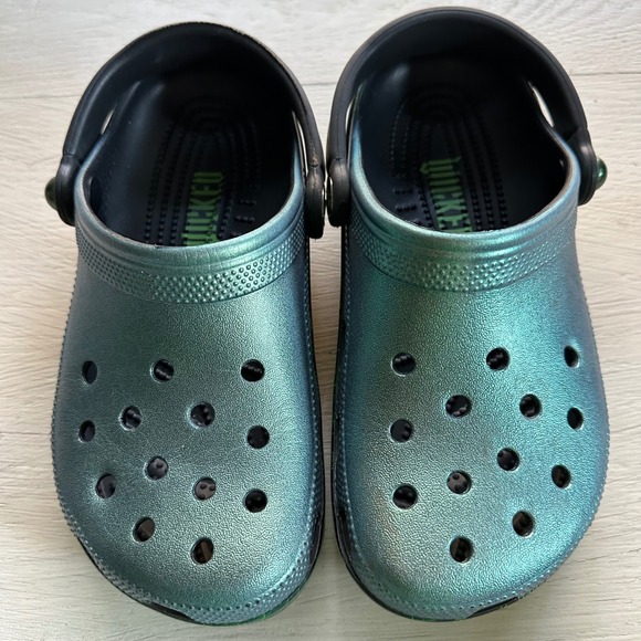 Crocs Classic Clog "Wicked" The Wizard of Oz Metallic Green Size 4 M 6 W - Picture 7 of 10